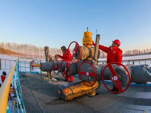 The Tuha Oilfield is accelerating efforts to advance its one million kilowatt-level new energy proje